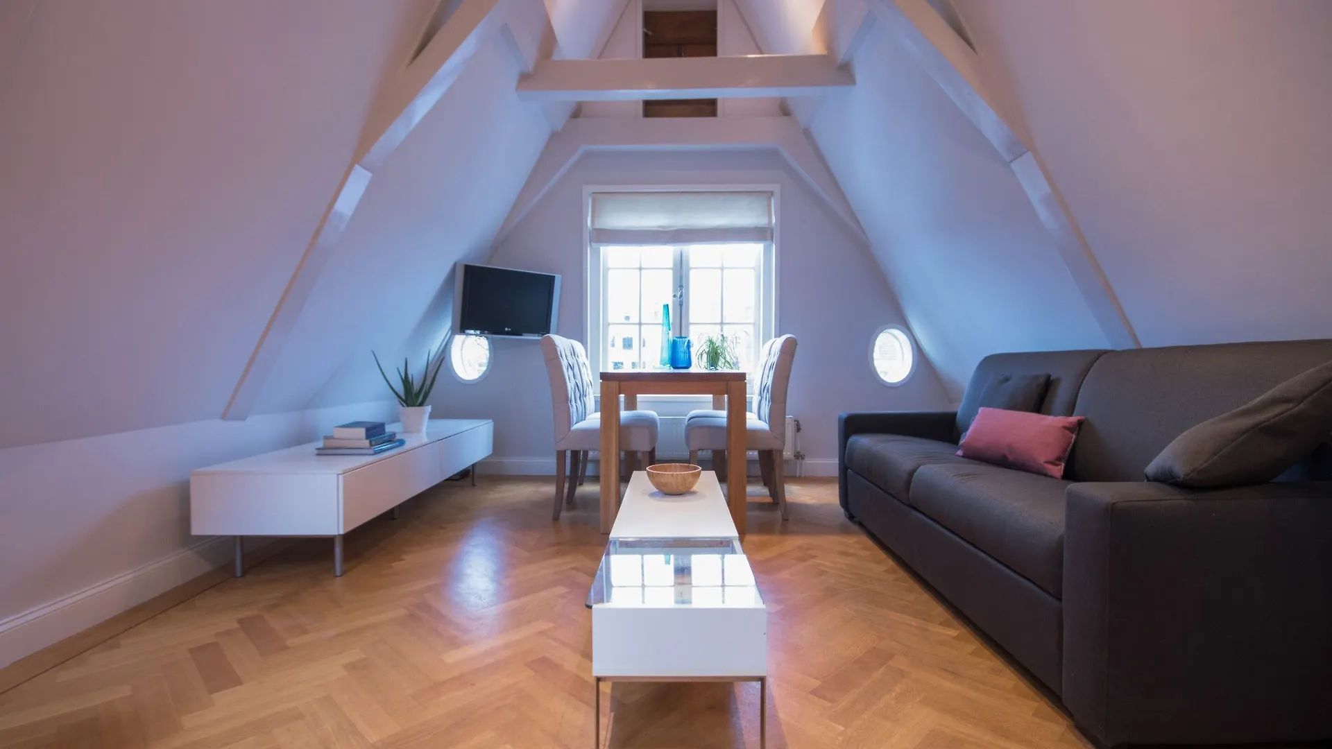 Amsterdam Canal Suites 0*,